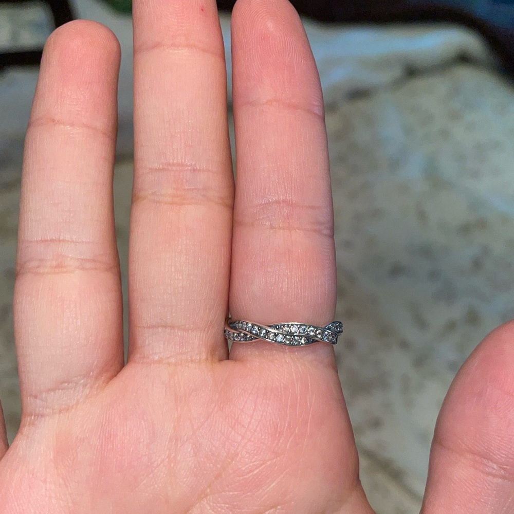 Beautiful Pandora ring - Picture 2 of 3